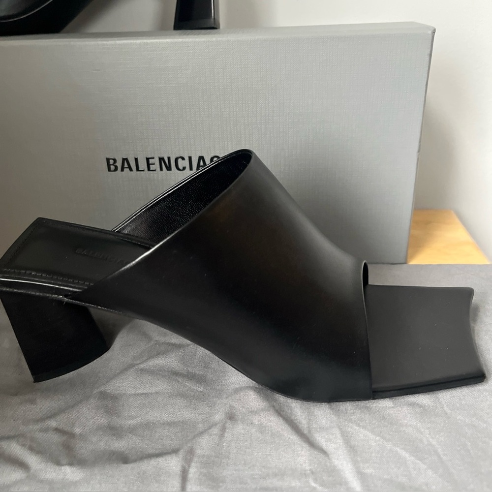 BALENCIAGA Moon Leather Sandals Size 38 Made in Italy Black